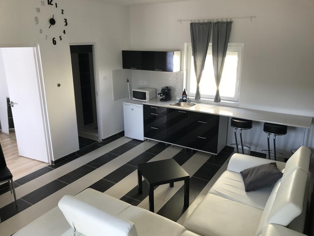 Corner Apartman 1 Apartament Siófok Zewnętrze zdjęcie